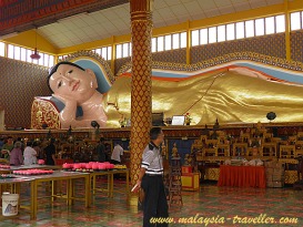 Reclining Buddha at Wat Chaiyamangalaram Reclining Buddha at Wat Chaiyamangalaram