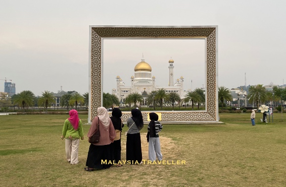 giant picture frame giant picture frame