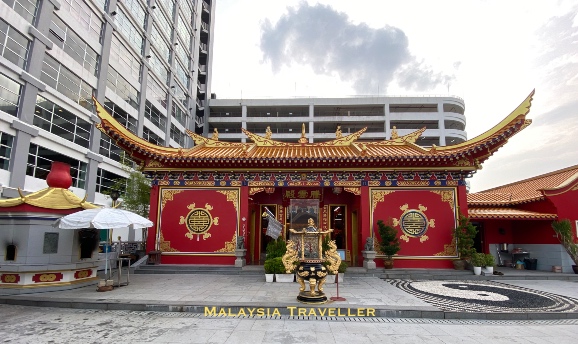 Chinese temple next to tower blocks Chinese temple next to tower blocks