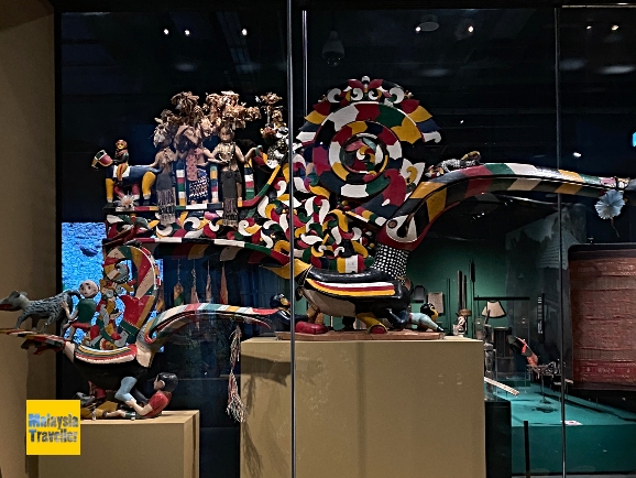 tribal hornbill carvings Sarawak