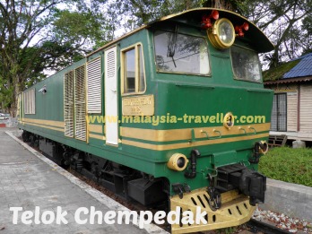 Diesel Locomotive at First Galleria