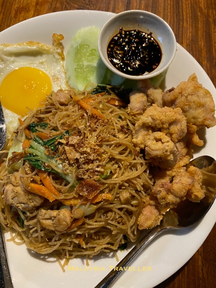 mee goreng with chicken