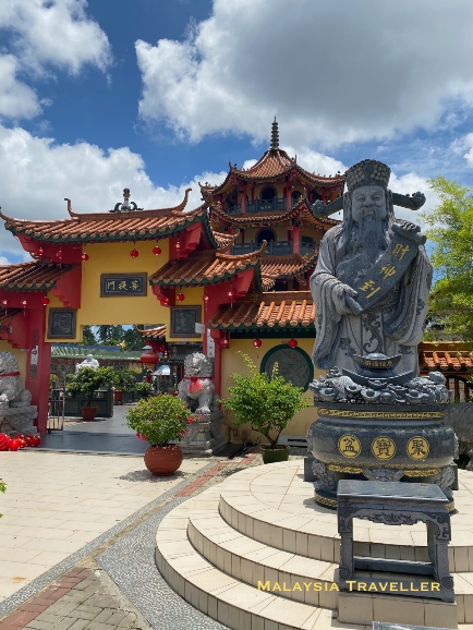 pagoda and entrance gate