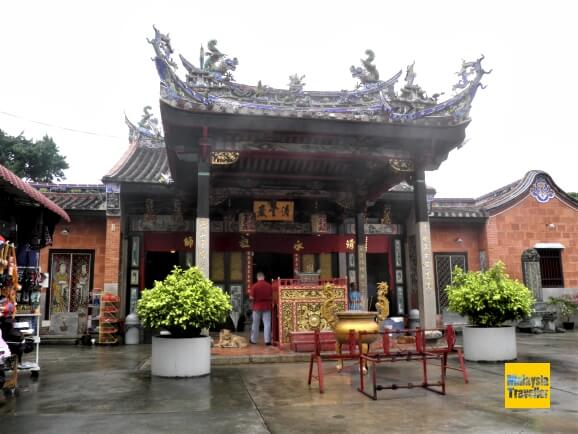 top-penang-attractions-snake-temple top-penang-attractions-snake-temple