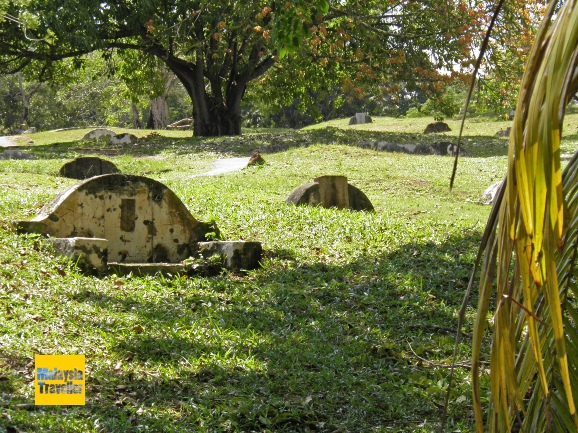 chinese graves in melaka
