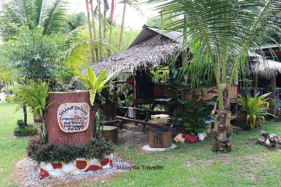 Kampung Orang Asli Bukit Kepong near Pasir Panjang Port Kampung Orang Asli Bukit Kepong near Pasir Panjang Port