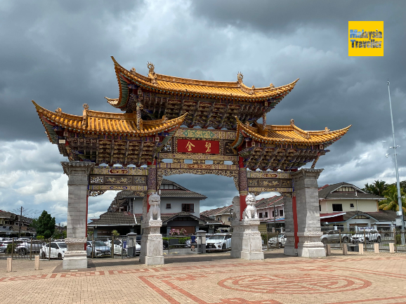 Chinese Gateway guarded by lion statues and mythical qilin.
