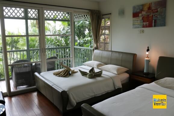 inside hillside deluxe chalet