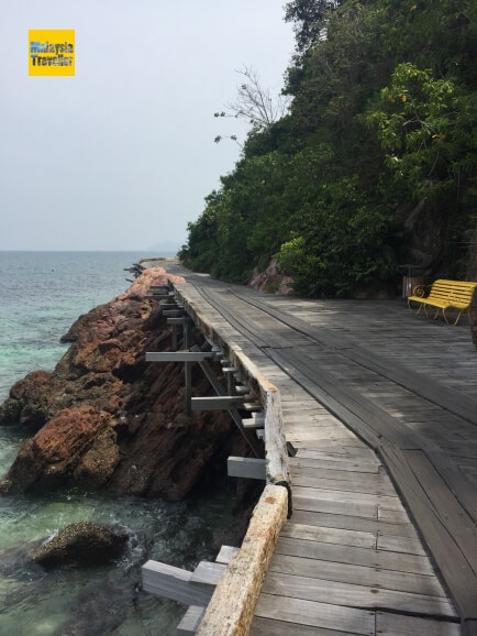 boardwalk at Rawa Island