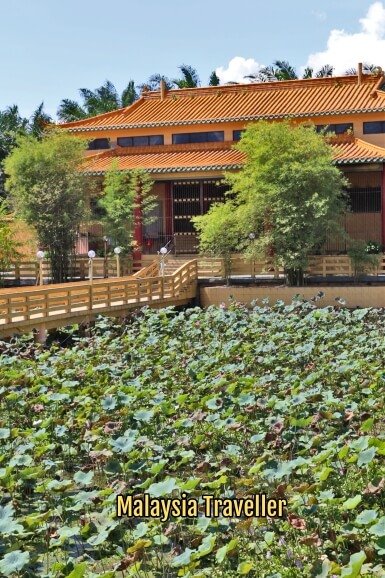 lotus pond at Seen Hock Yeen Temple