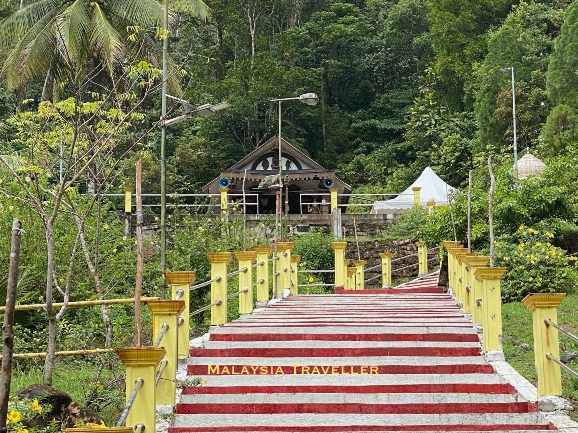 a flight of red and white steps leading up to the Hindu temple