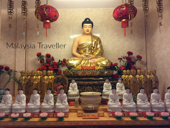 sitting and standing buddha statues