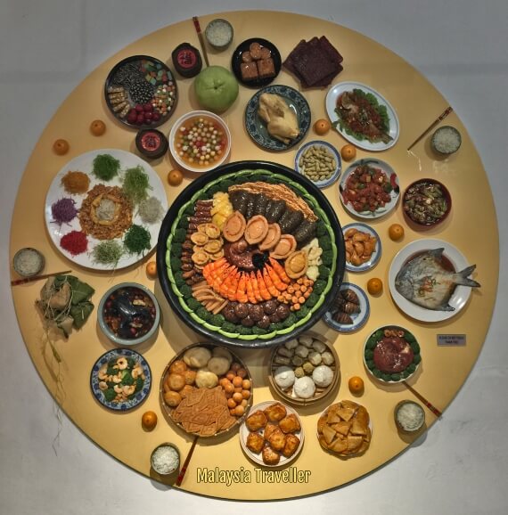 Chinese temptations with steamed pomfret, dim-sum, stir-fried prawn with broccoli and moon cakes.