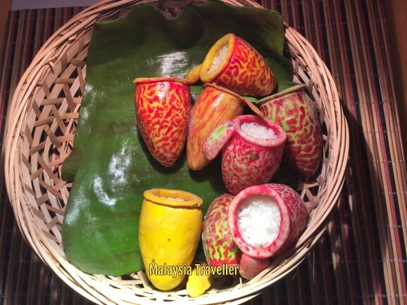 glutinous rice cooked in pitcher plants,